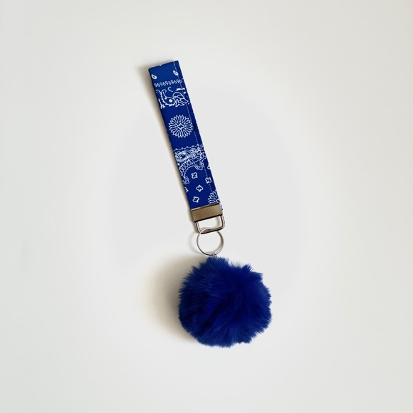 blue keychain bundle - Picture 1 of 1